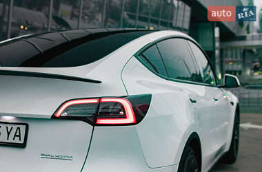 Внедорожник / Кроссовер Tesla Model Y 2022 в 