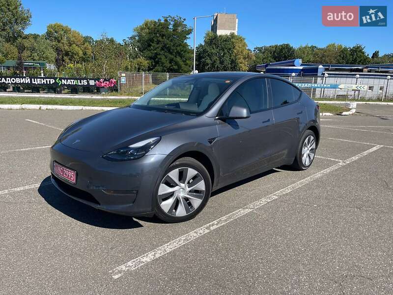 Tesla Model Y 2023