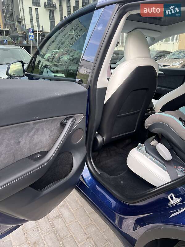 Внедорожник / Кроссовер Tesla Model Y 2023 в Львове