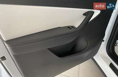 Позашляховик / Кросовер Tesla Model Y 2021 в 