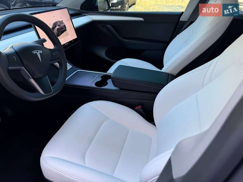 Внедорожник / Кроссовер Tesla Model Y 2024 в Киеве