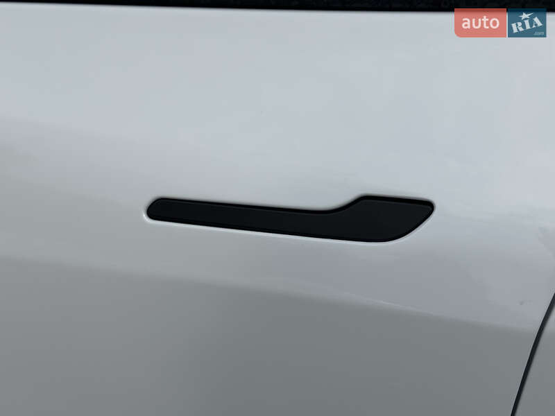 Позашляховик / Кросовер Tesla Model Y 2023 в Шептицьк��му