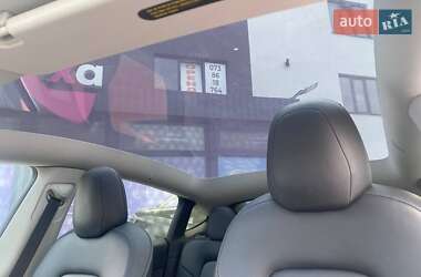 Позашляховик / Кросовер Tesla Model Y 2021 в 
