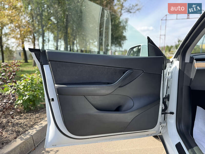 Позашляховик / Кросовер Tesla Model Y 2021 в Краматорську