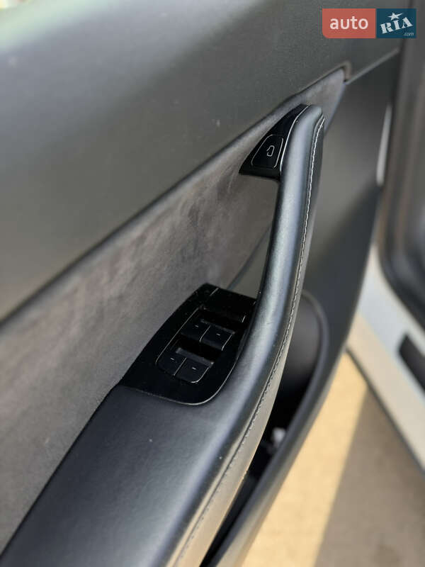 Позашляховик / Кросовер Tesla Model Y 2021 в Краматорську