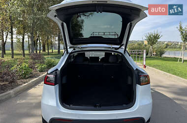 Позашляховик / Кросовер Tesla Model Y 2021 в 