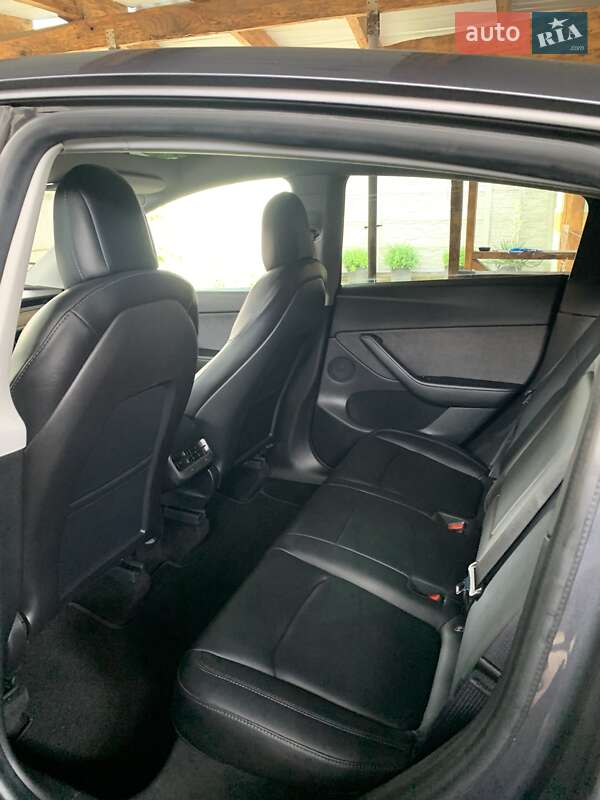 Позашляховик / Кросовер Tesla Model Y 2021 в Новомосковську