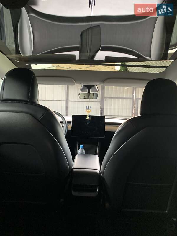 Позашляховик / Кросовер Tesla Model Y 2021 в Новомосковську