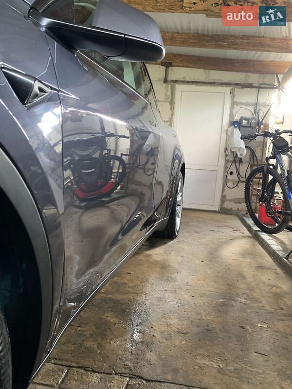 Позашляховик / Кросовер Tesla Model Y 2021 в Новомосковську