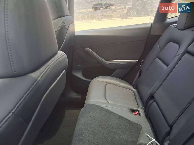 Позашляховик / Кросовер Tesla Model Y 2024 в Києві