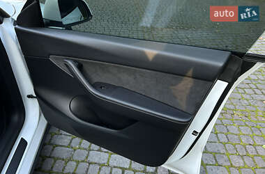 Позашляховик / Кросовер Tesla Model Y 2022 в  фото 17 Позашляховик / Кросовер Tesla Model Y 2022 в