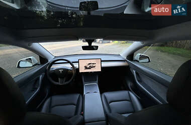 Позашляховик / Кросовер Tesla Model Y 2022 в  фото 28 Позашляховик / Кросовер Tesla Model Y 2022 в