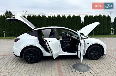 Позашляховик / Кросовер Tesla Model Y 2024 в 
