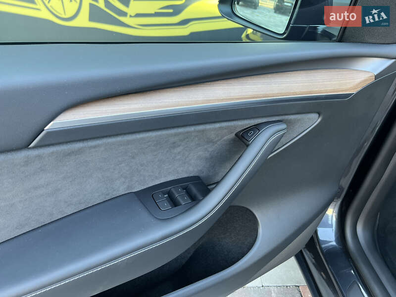 Позашляховик / Кросовер Tesla Model Y 2024 в Києві
