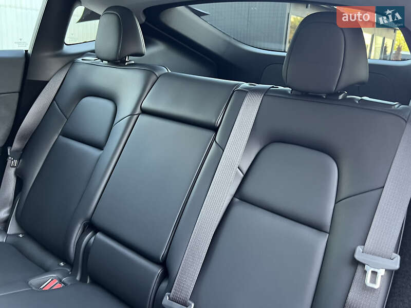 Позашляховик / Кросовер Tesla Model Y 2024 в Києві