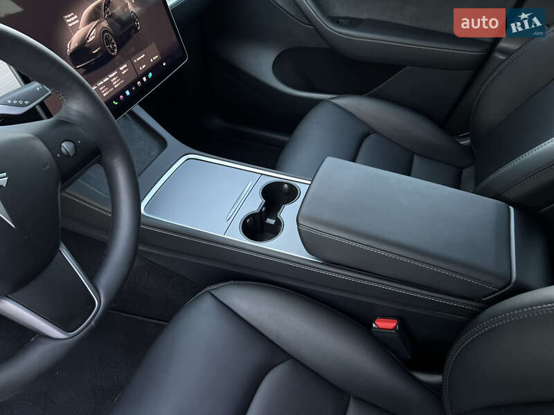 Позашляховик / Кросовер Tesla Model Y 2024 в Києві