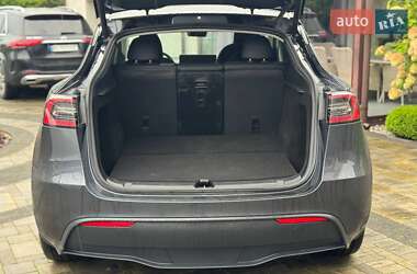 Позашляховик / Кросовер Tesla Model Y 2024 в 