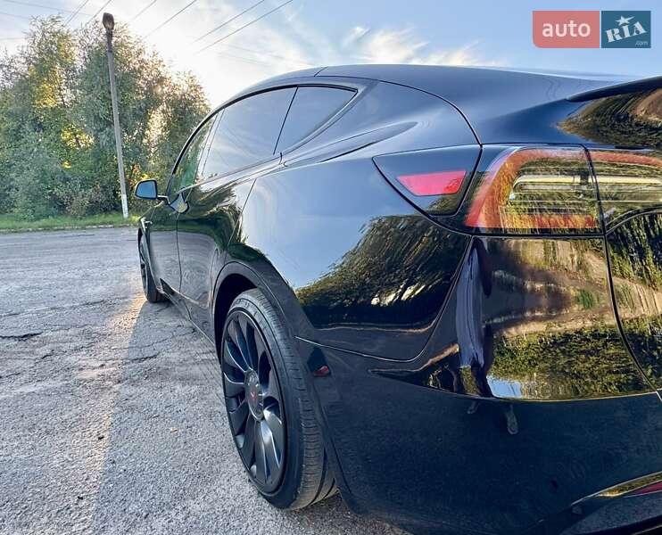 Позашляховик / Кросовер Tesla Model Y 2024 в Києві