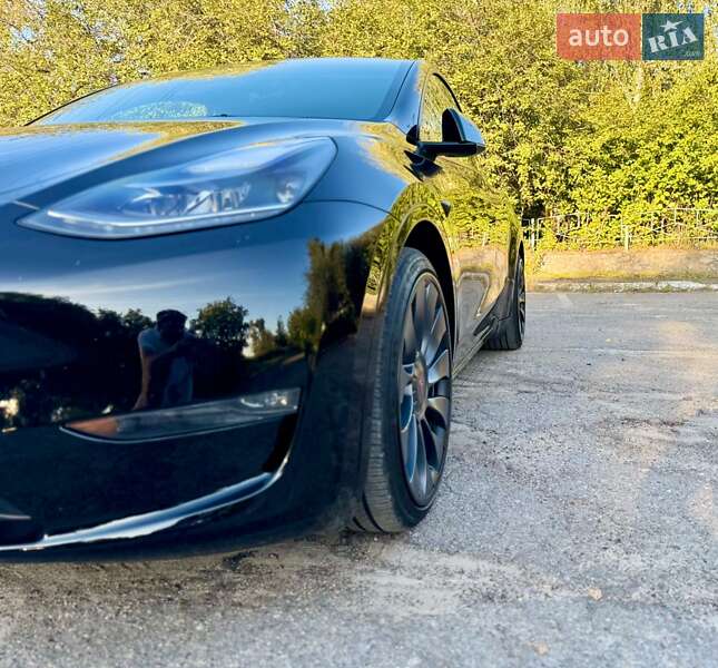 Позашляховик / Кросовер Tesla Model Y 2024 в Києві