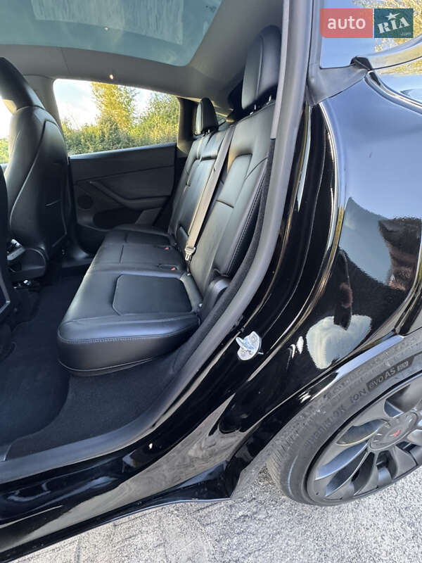 Позашляховик / Кросовер Tesla Model Y 2024 в Києві