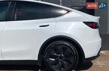 Позашляховик / Кросовер Tesla Model Y 2024 в 