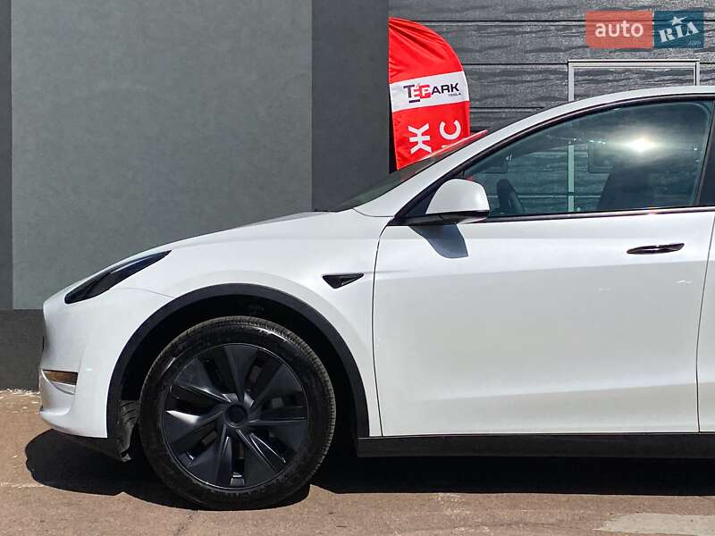 Позашляховик / Кросовер Tesla Model Y 2024 в Києві
