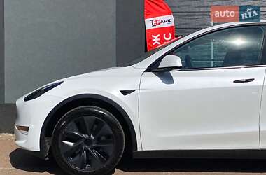 Позашляховик / Кросовер Tesla Model Y 2024 в 