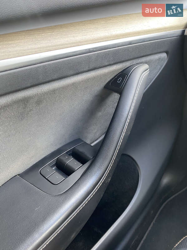 Внедорожник / Кроссовер Tesla Model Y 2023 в Киеве фото 18 Внедорожник / Кроссовер Tesla Model Y 2023 в Киеве