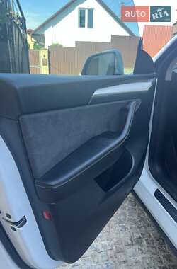 Позашляховик / Кросовер Tesla Model Y 2023 в 