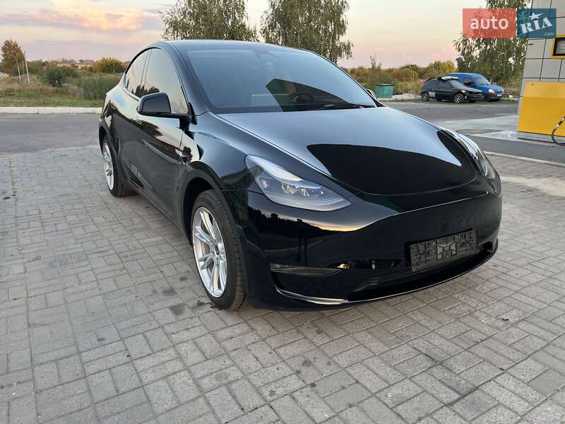 Tesla Model Y 2023