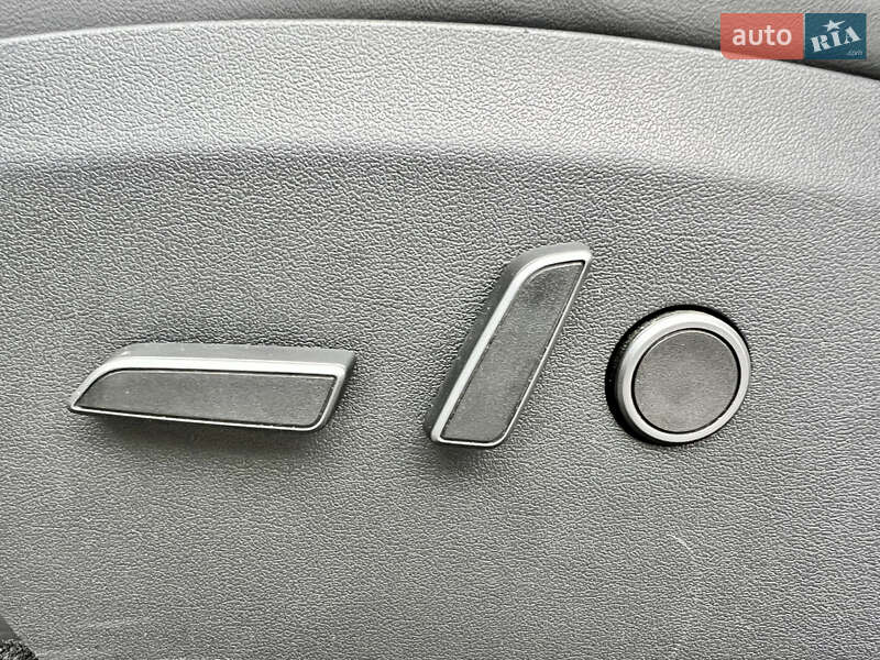 Позашляховик / Кросовер Tesla Model Y 2023 в Івано-Франківську