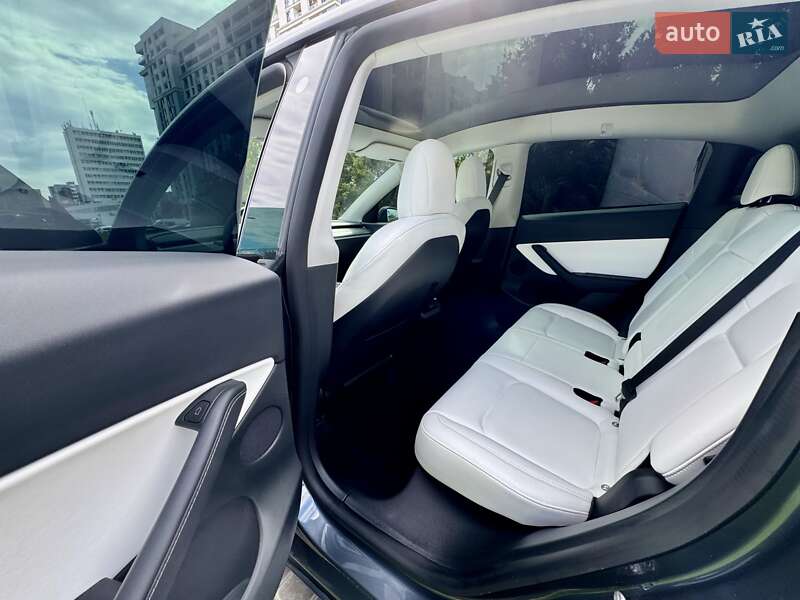Позашляховик / Кросовер Tesla Model Y 2022 в Львові