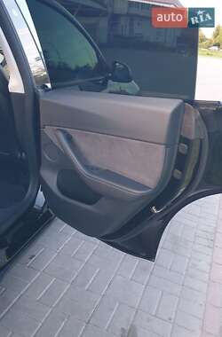 Позашляховик / Кросовер Tesla Model Y 2021 в 