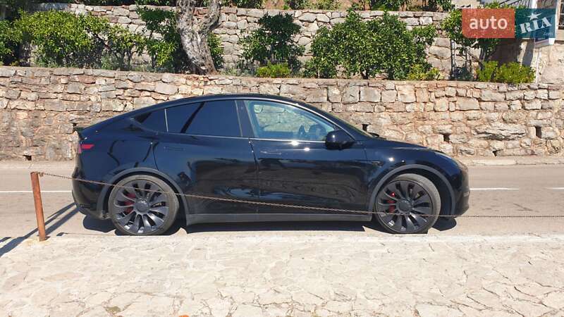 Позашляховик / Кросовер Tesla Model Y 2021 в Києві