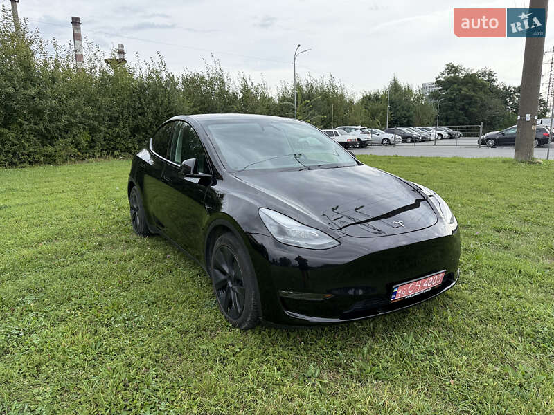 Позашляховик / Кросовер Tesla Model Y 2024 в 