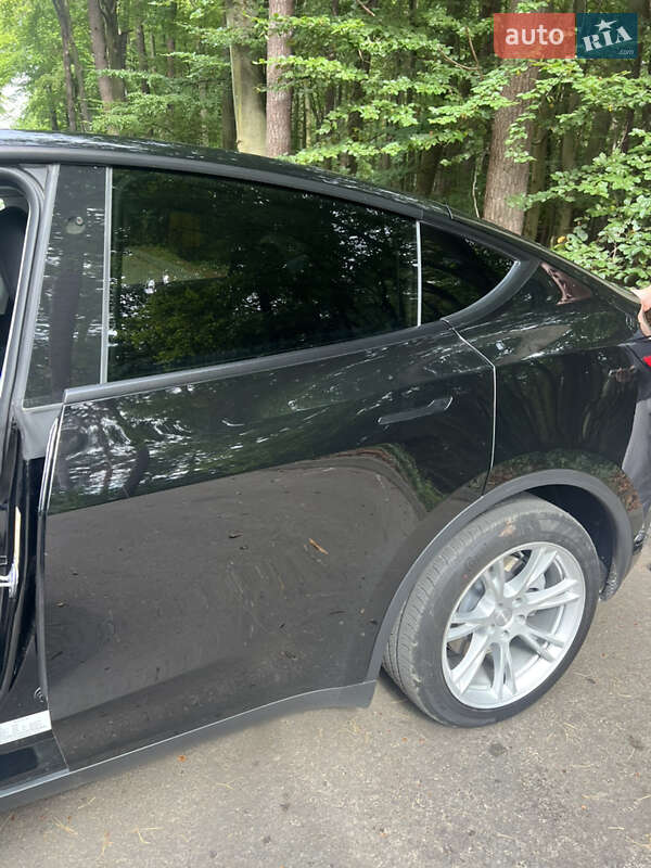 Внедорожник / Кроссовер Tesla Model Y 2023 в Львове