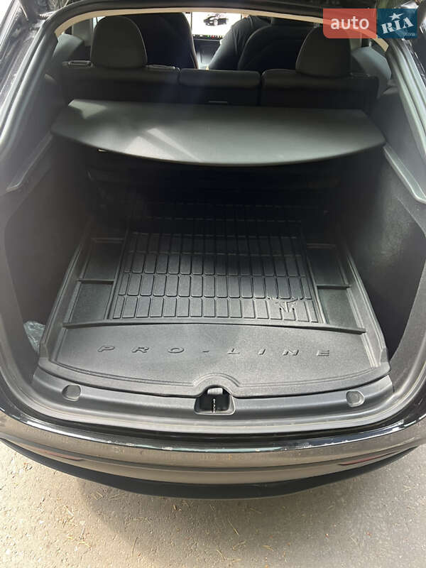 Внедорожник / Кроссовер Tesla Model Y 2023 в Львове