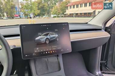 Позашляховик / Кросовер Tesla Model Y 2024 в 