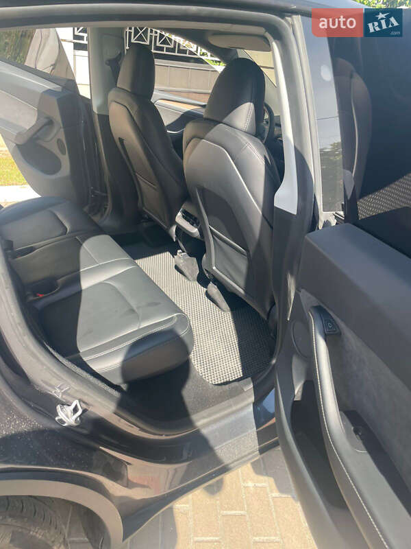 Внедорожник / Кроссовер Tesla Model Y 2023 в Киеве