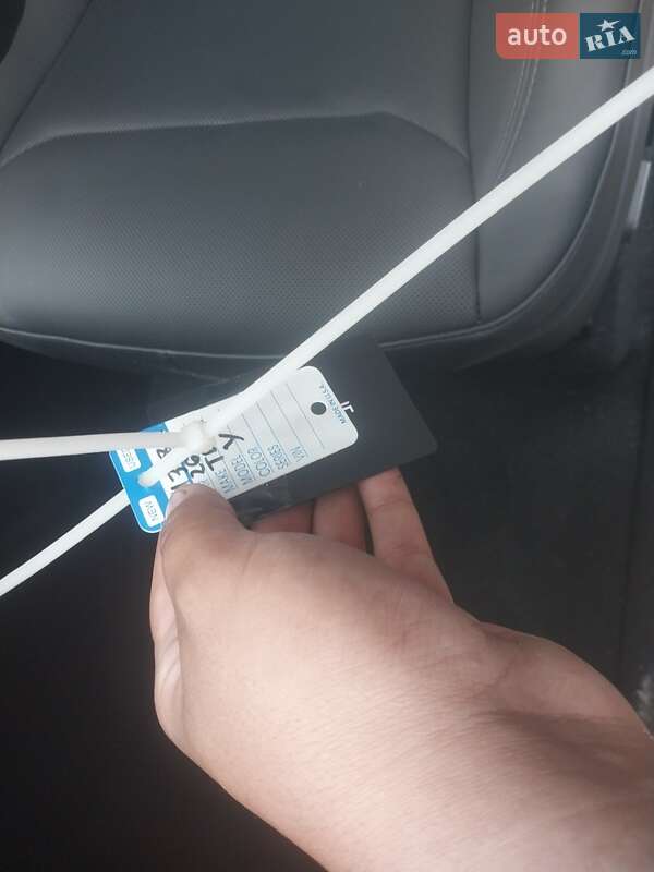 Внедорожник / Кроссовер Tesla Model Y 2025 в Киеве