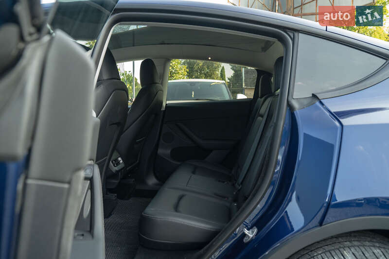 Внедорожник / Кроссовер Tesla Model Y 2023 в Черновцах