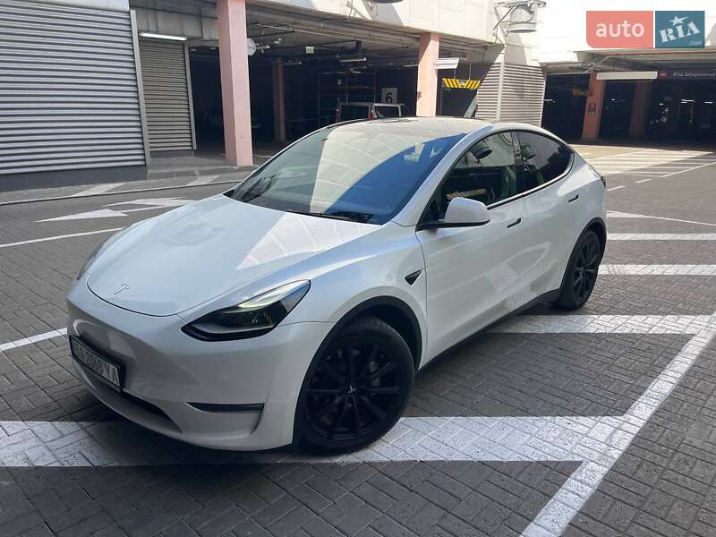 Tesla Model Y 2024