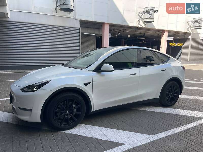 Внедорожник / Кроссовер Tesla Model Y 2024 в Киеве