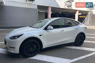 Позашляховик / Кросовер Tesla Model Y 2024 в 