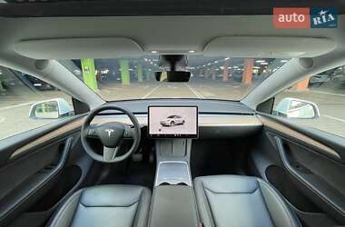 Позашляховик / Кросовер Tesla Model Y 2024 в 