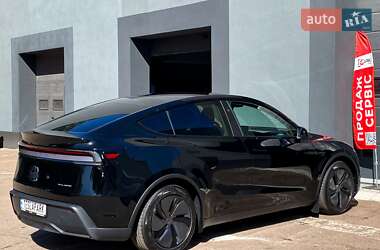 Позашляховик / Кросовер Tesla Model Y 2025 в 