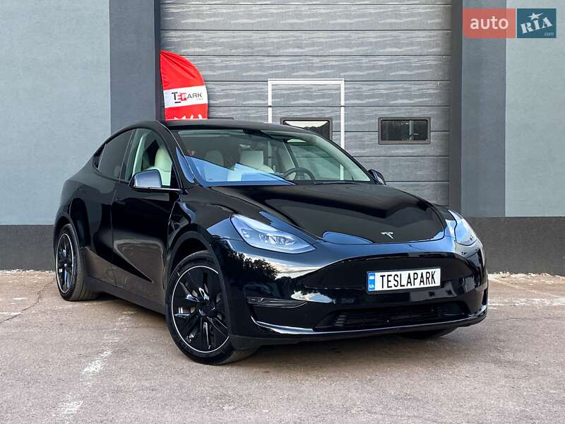 Tesla Model Y 2024