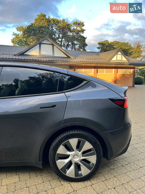 Внедорожник / Кроссовер Tesla Model Y 2020 в Львове