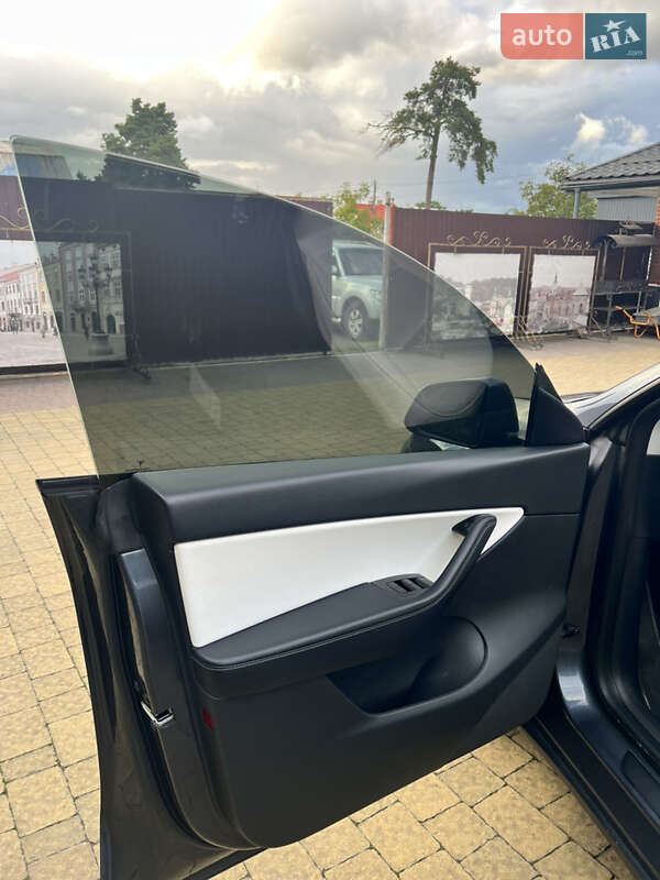 Внедорожник / Кроссовер Tesla Model Y 2020 в Львове