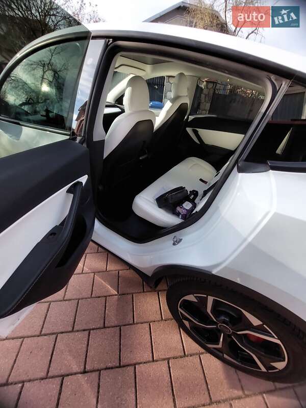 Внедорожник / Кроссовер Tesla Model Y 2020 в Тысменице